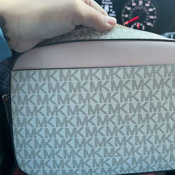 Michael Kors crossbody purse - Picture 3 of 3